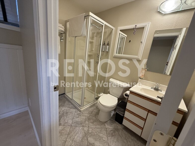 Building Photo - 6514 Phinney Ave N