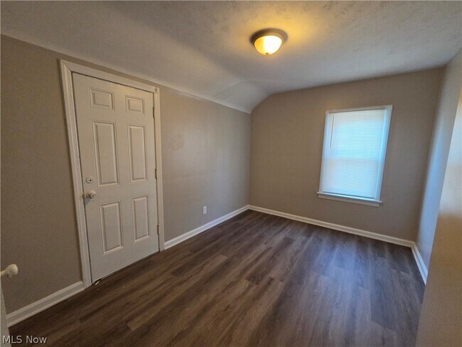 Building Photo - 994 Yellowstone Rd