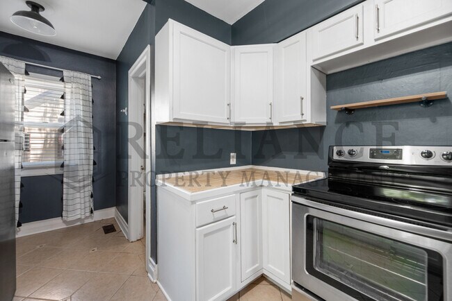 Building Photo - 601 N Pershing St