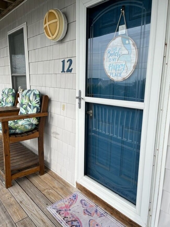 Building Photo - SEASONAL RENTAL 2 Bedroom Condo in Surf Ci...