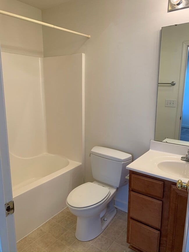 Building Photo - 128 Clusters Cir