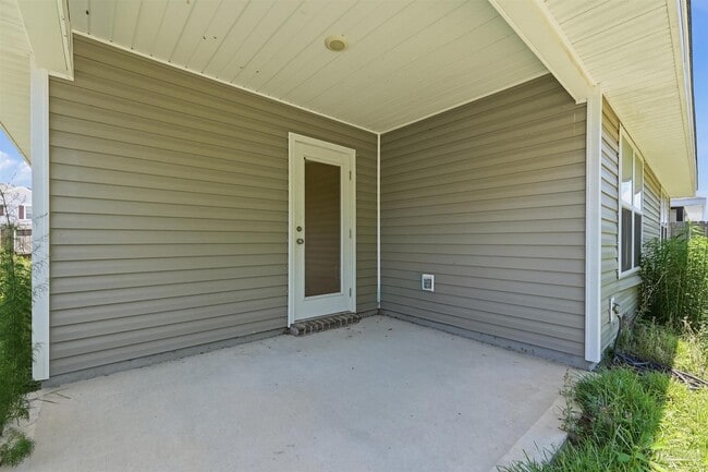 Building Photo - 5367 Peach Dr