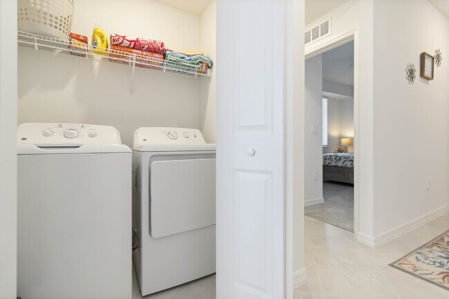 Building Photo - "Fully Furnished 2-Bed, 2-Bath Condo in Wellen Golf!"
