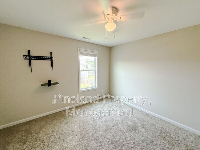 Building Photo - 147 Stafford Ave
