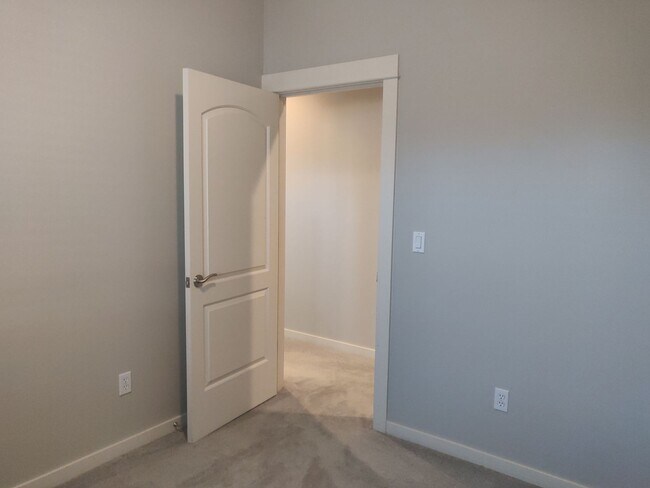 Building Photo - Stunning 4x2 with all bedrooms on the main...