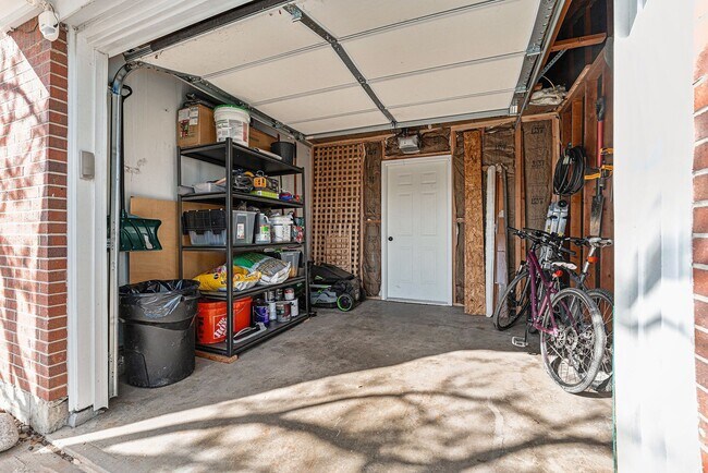 Building Photo - Updated Single-Family Home in Arvada