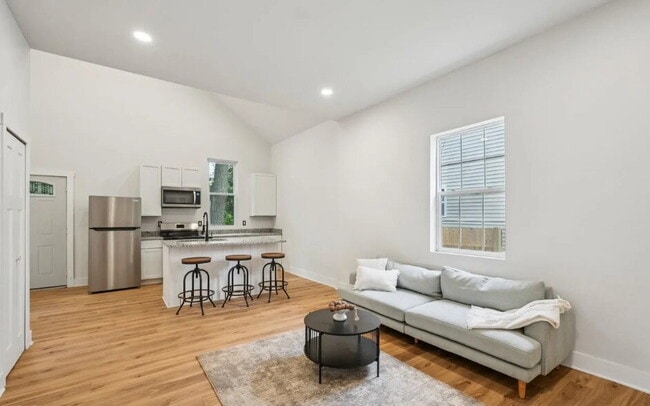 Building Photo - Close to the City, Easy to Call Home
