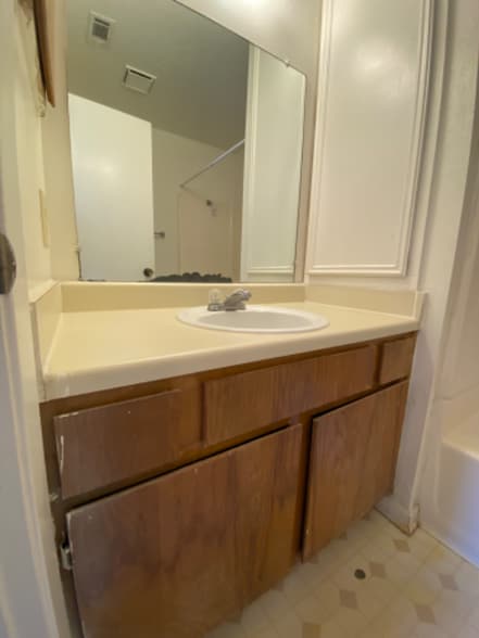 Building Photo - 402 Summer Ct