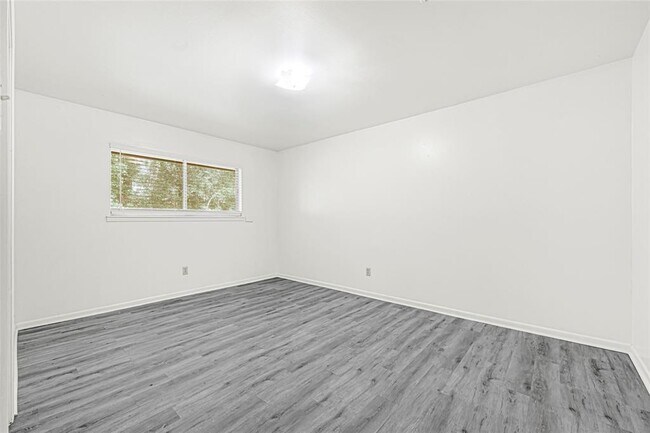 Building Photo - 1231 Country Ln