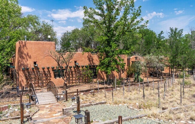 Building Photo - 18 B Destierro Trail