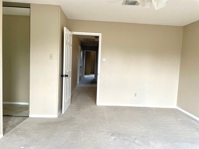 Building Photo - 9005 Scottish Pastures Dr