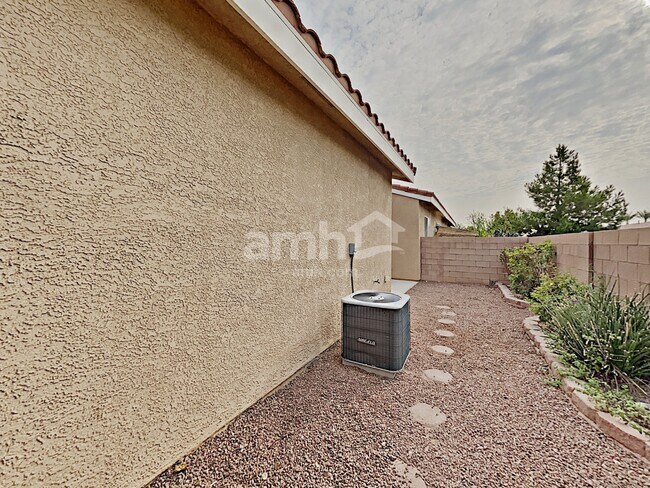 Building Photo - 2849 Serenidad Dr