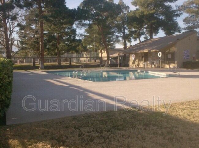 Building Photo - 2209 Tall Pine Dr
