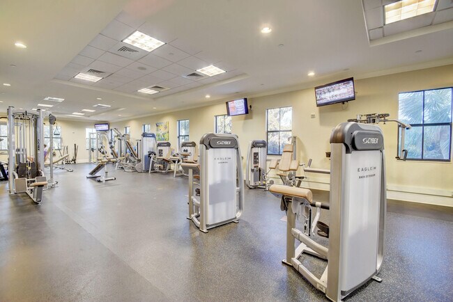Building Photo - 17921 Villa Club Way