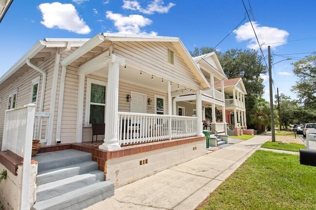 Building Photo - 2119 W Spruce St