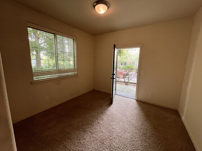 Building Photo - 7907 NE Rockne Way