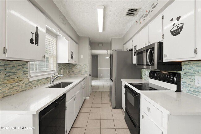 Building Photo - 1701 Donna Dr