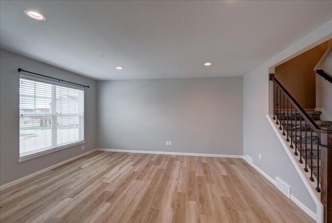 Building Photo - 903 Blue Crane Run