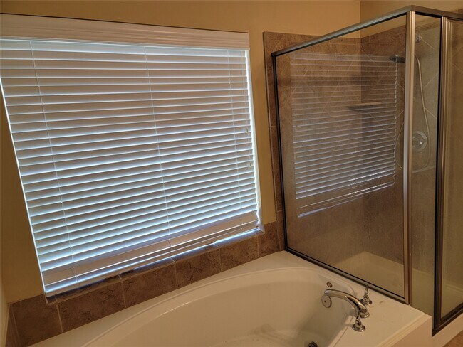 Building Photo - 5534 Stoneridge Ct