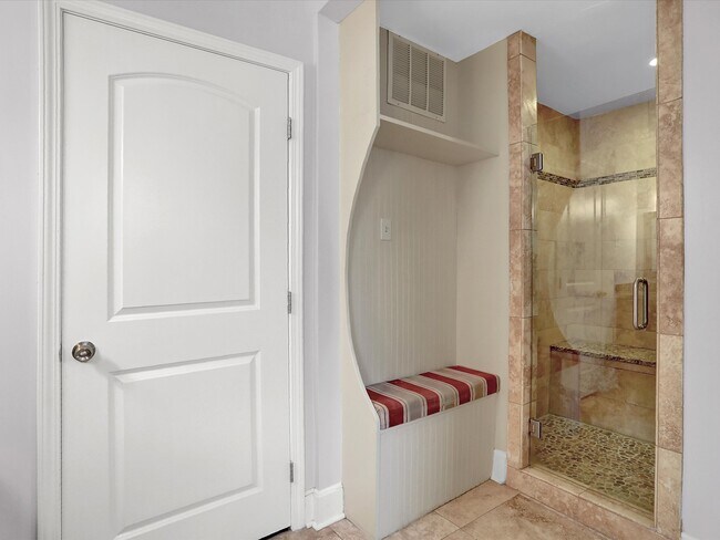 Building Photo - 1840 Manila Ave