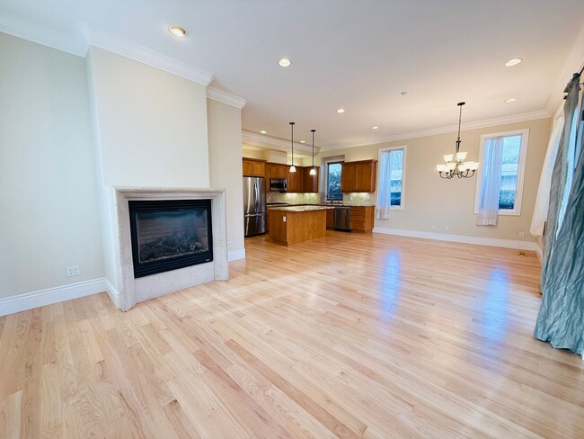 Building Photo - Desirable Mountain View 4 Bed + 3 Bath Home. Close to Bubb Elementary. Great Location.