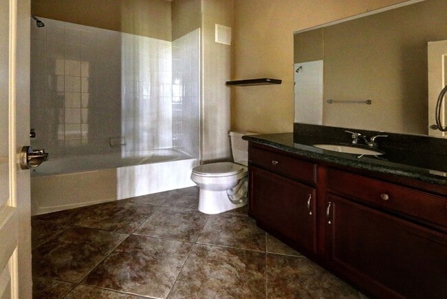 Building Photo - Beautiful 3 bedroom Condo