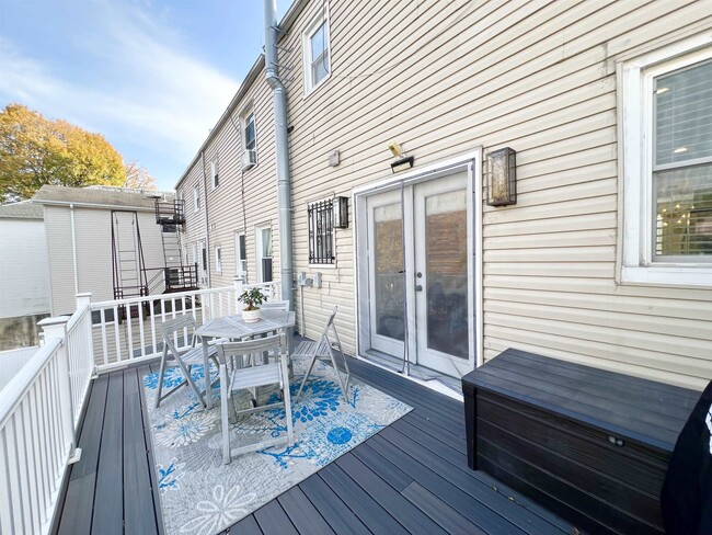 Building Photo - 42 Union St