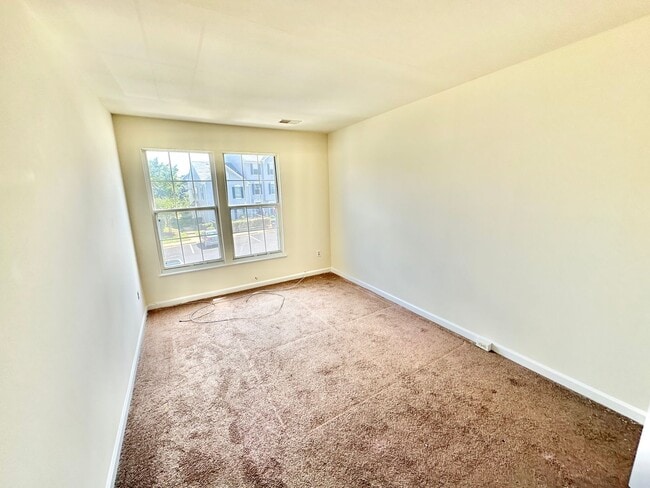 Building Photo - Fantastic 3 Bedroom Townhouse in Wellingto...