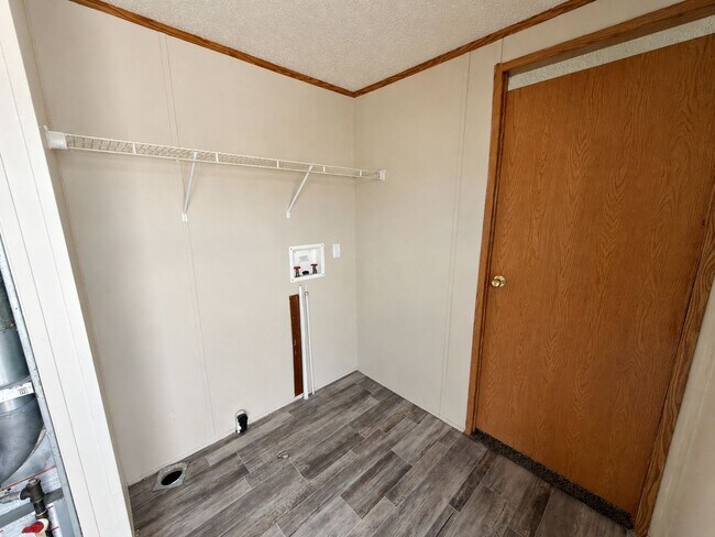 Building Photo - 25521 Nuway Ave