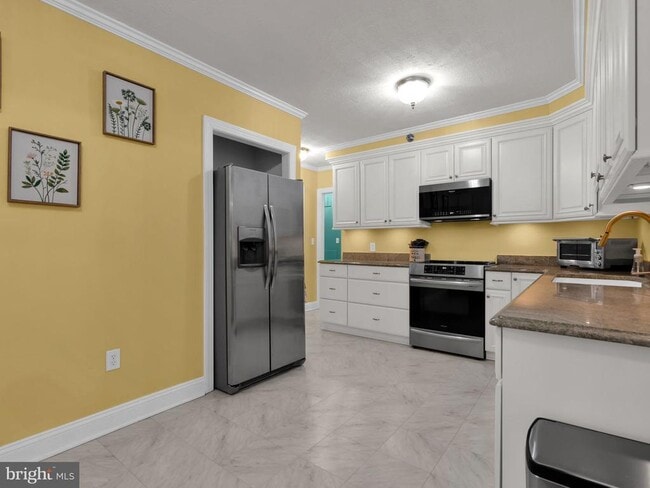 Building Photo - 1300 Crystal Dr