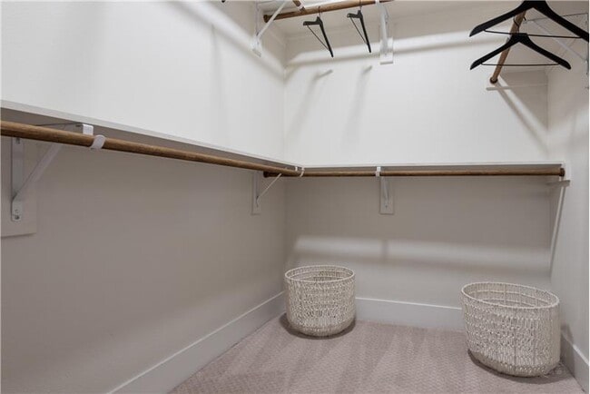 Building Photo - 3329 Oak Grove Ave