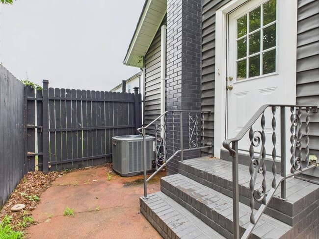 Building Photo - Beautiful 3 Bedroom 2 Bathroom 1 car Garag...