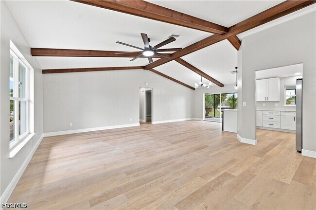 Building Photo - 903 SE 20th Ct