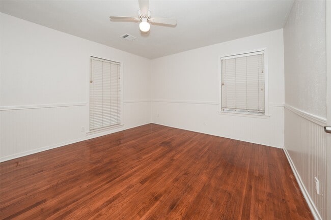 Building Photo - 9519 Val Verde St