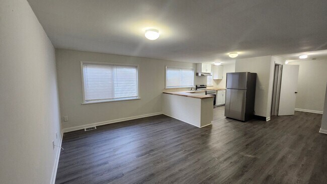 Building Photo - Pleasant Valley Shopping Center Residential