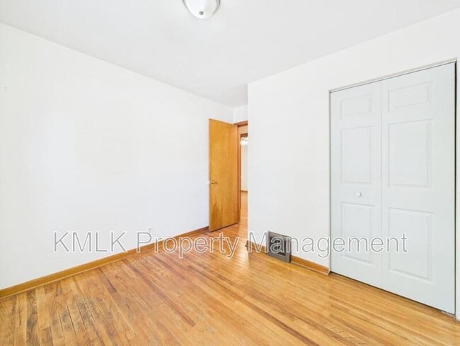 Building Photo - 316 Lynn Dr