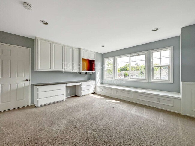 Building Photo - 5147 E Los Flores St