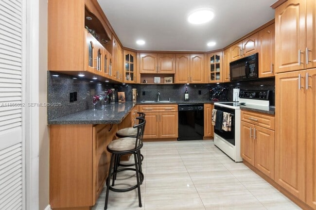 Building Photo - 16251 Golf Club Rd