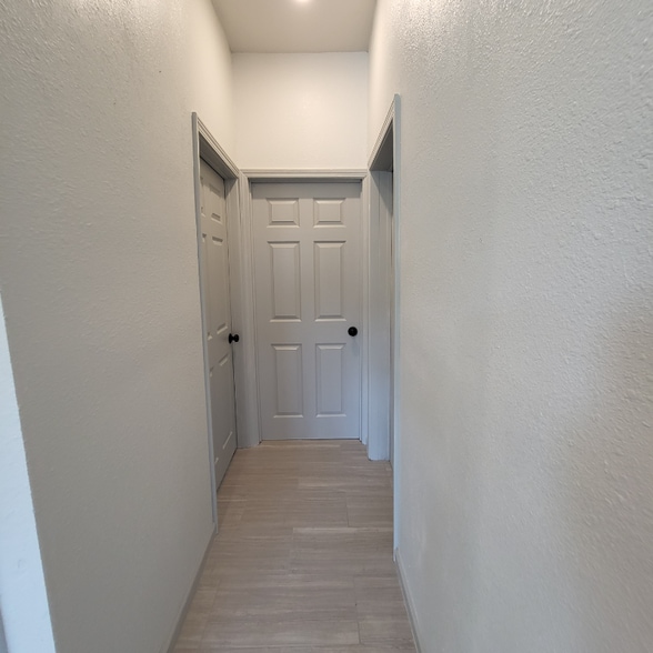 Building Photo - 647 Hammond Ave