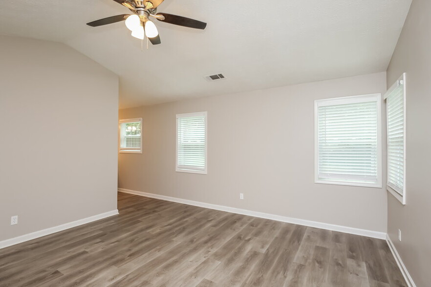 Building Photo - 1384 Luther Way