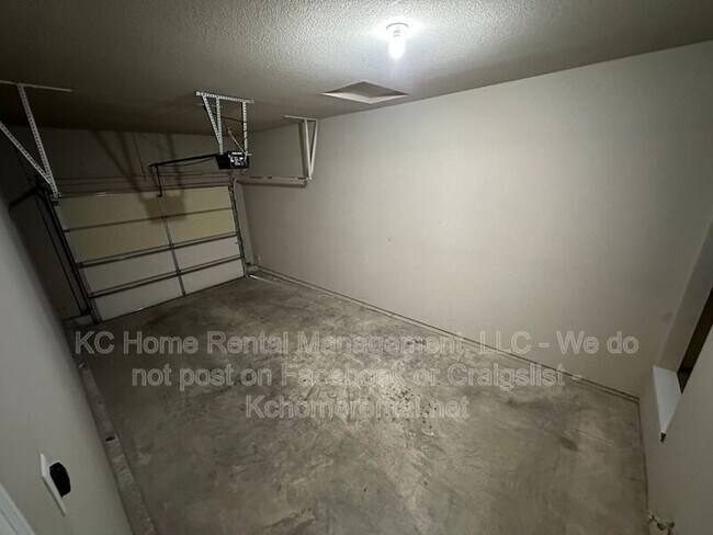 Building Photo - 10540 Kane Dr