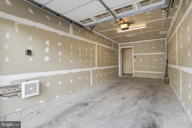 Building Photo - 700 Mount Airy Ter NE