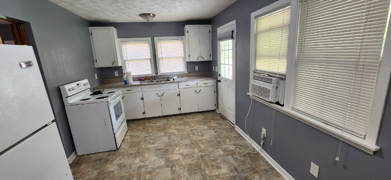 Building Photo - 504 Oak Dr