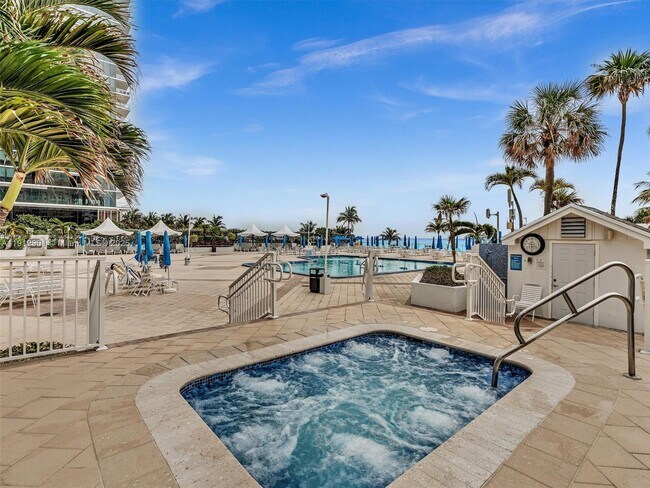 Building Photo - 2030 S Ocean Dr