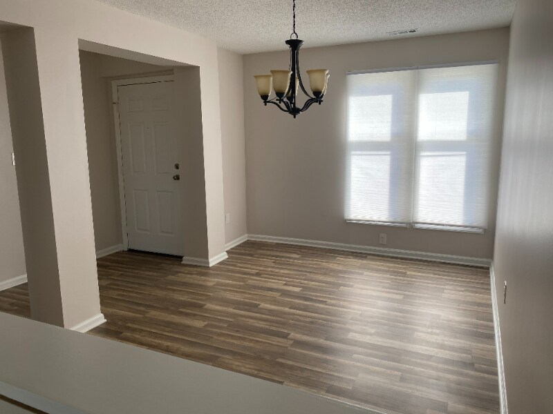 Building Photo - 9215 Ravenwing Dr