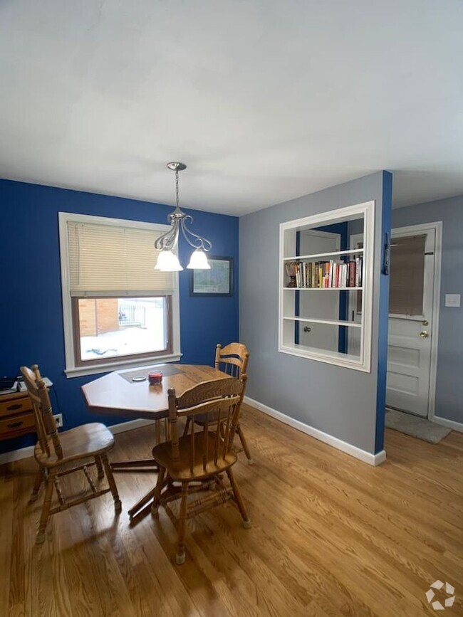 Building Photo - FURNISHED RENTAL: 9th Street Stay near Lam...