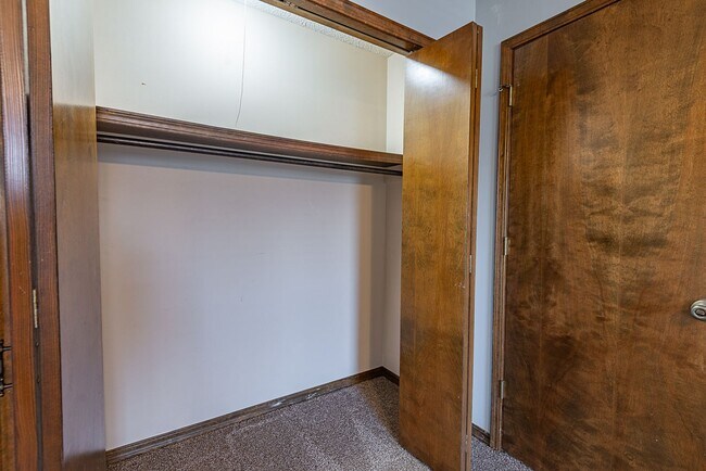 Building Photo - 3 Bed 2.5 Bath Springfield, MO