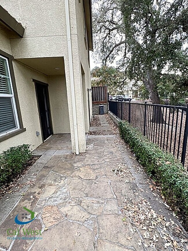 Building Photo - $3995 - 3 Bed/2.5 Bath Two Story Home in D...