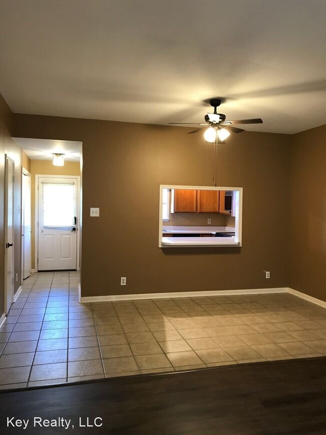 2 br, 2.5 bath House 945 Bayou Trace Dr 945 Bayou Trace Dr