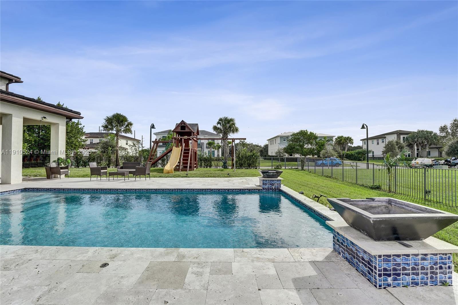 Building Photo - 6804 N Stillwater Shores Dr